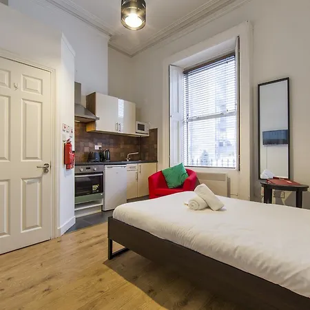City Junction Apartment *