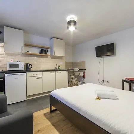 City Junction Apartment *